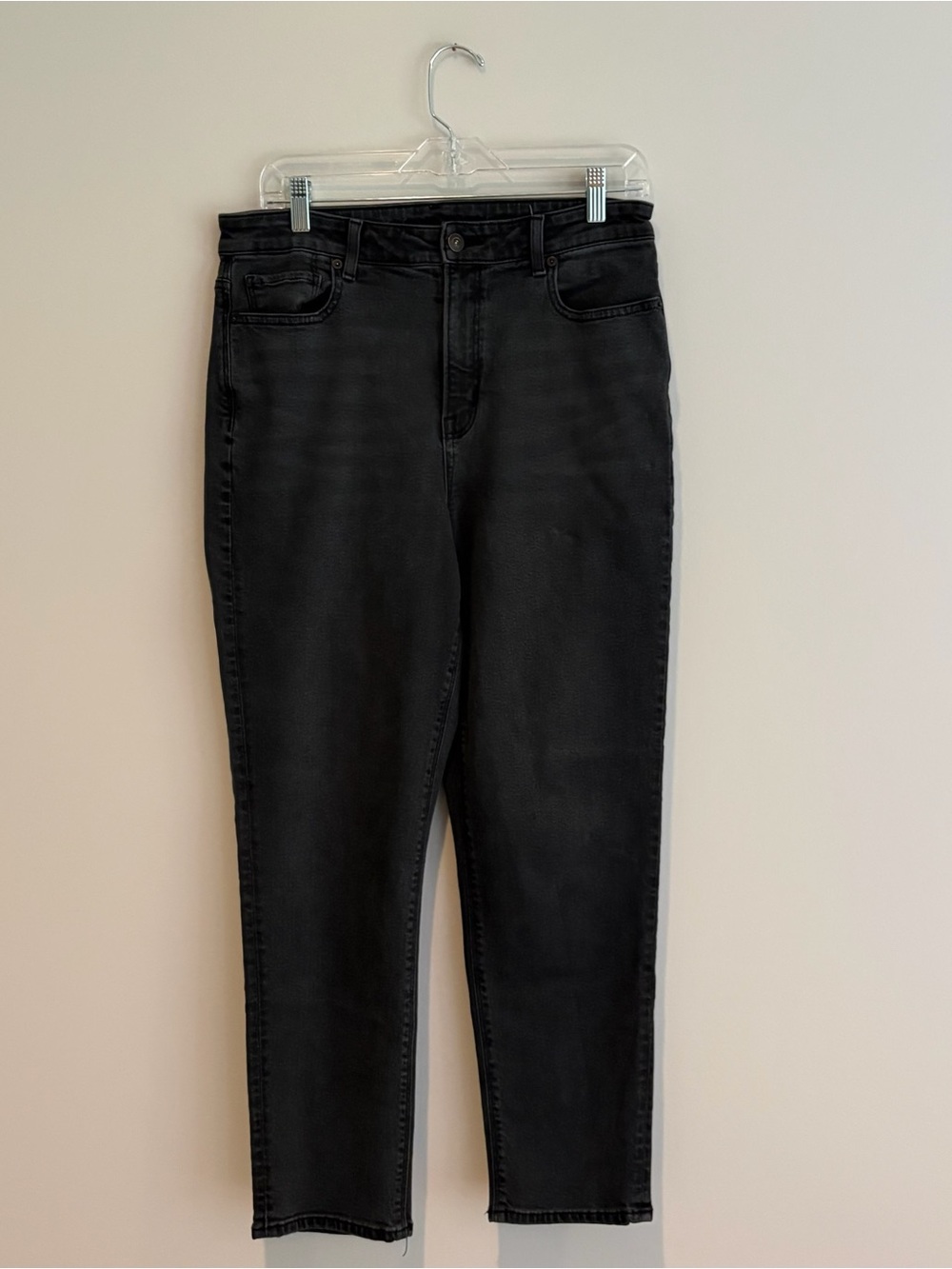 American Eagle Outfitters Black High-Rise Mom Jeans Size 10